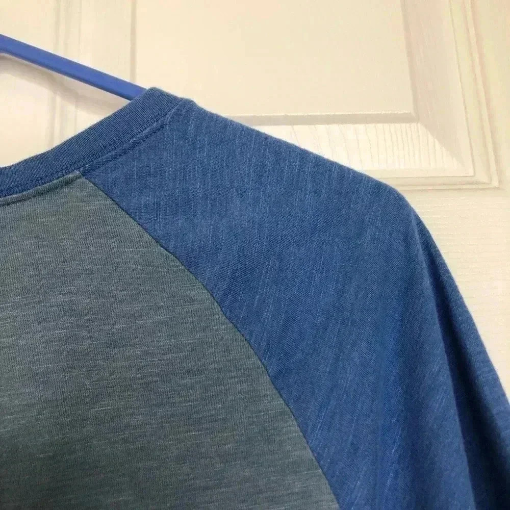 Levi’s  T-Shirt Grey/Blue Front Pocket Size Medium - Picture 13 of 16